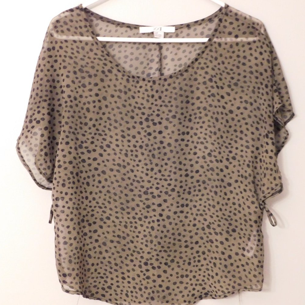 Spotted army green/black flowy blouse